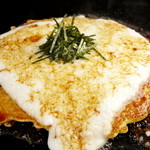 Okonomiyaki Tsuruya - 女性のリピーター様続出☆常連様の定番メニュー。ふんわり生地とつるっと山芋のあっさりしょうゆ味♪山かけ焼き