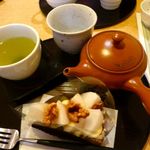 茶遊亭 - 梨とくるみの玄米タルトセット(950円)