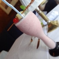 トレーダーヴィックス東京 - ストロベリーバナナカウ