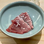 鮨 なんば - 富山迷い鰹　生臭さが一切なく塩と刻み玉葱がとても合います