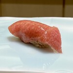 鮨 なんば - トロ　トロ専用の舎利を高めの温度で　これも至高のトロ