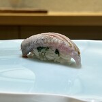 鮨 なんば - 鰯　おろしたての鰯は脂乗りも最高　生臭さも一切なく溶けます