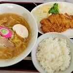 Shokujidokoroakagi - ・らーめん(みそ)かつセット1100円