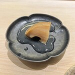 鮨 なんば - 蝦夷鮑煮　柔らかな鮑は出汁餡の旨味とともに