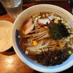 麺屋 悠 - 限定の揚げねぎ醤油そば（900円）、大盛（50円）