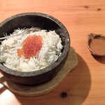 Uogin Sakaba - 【 イクラとしらすの石焼き飯 】もろみ醤油付き ￥ 860