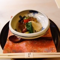 祇園 末友 - マテ貝、たたいた蕨、土佐酢のジュレ、黄ニラ、蛍烏賊、酢みそ