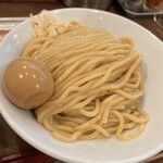 つけめん さなだ - 味玉・鶏ほぐし つけめんの麺・味玉