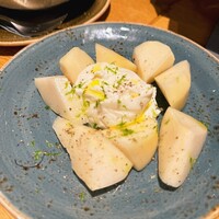 オービカ モッツァレラバー 横浜店 - 洋梨のカプレーゼ