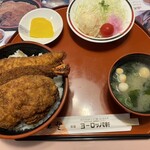 敦賀ヨーロッパ軒 - ミンチカツ、エビ、チキンカツの乗ったデラックス丼セット。