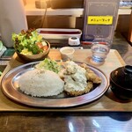 キッチン あずま - ︎⭐︎  タルタルチキン南蛮定食　　　　  税込  ８００ 円
      ⭐︎  グリーンサラダ　　　                     税込  ２８０ 円