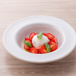 Aico tomato caprese