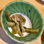 浜貞 - 焼おにぎり（２２０円）の漬物２０２３年１２月