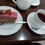 TAKAHASHI COFFEE - 紅茶はポットで提供されます