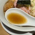 本田麺業 - 「特上らあめん醤油」のスープ
            2023年12月16日