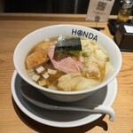 本田麺業 - 特上らあめん醤油 1800円、麺大盛 100円
            2023年12月16日
