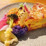 MAISONINCO - 前菜とキッシュ(キッシュは倍量で注文)