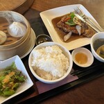 中国料理 隆 - 1枚肉の黒酢の酢豚ランチ