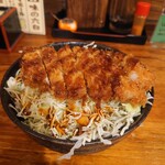 227955119 - 六白黒豚キャベ丼（並）