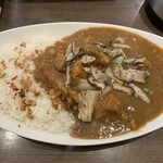 元町チキンカレーのお店 パルフェ - カレーライス大盛＋自家製きのこのソテー