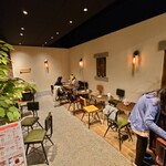 赤れんがcafe - イートインスペース(入口でカードを取って先に席を取って下さい)