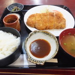 ウエノ - トンカツ定食７００円です。2013-1129訪問