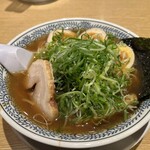 丸源ラーメン - 熟成醤油・ねぎ醤油ラーメン＋味玉（1,067円）