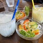 LION CURRY - ラッシー＆サラダ