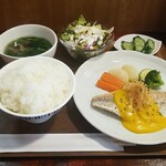 キッチン ブルー グローブ - ひめ鯛ポワレ　柚子香る南瓜のクリームソース