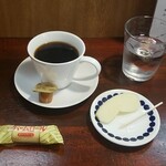 キッチン ブルー グローブ - アフターコーヒー、林檎はとても甘いです！