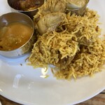 ヴェヌス サウス インディアン ダイニング - チキンビリヤニ、チキンでかいです。