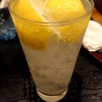 穴子料理と地酒 浅草 川井 - 生レモンサワー(レモン感半端なッッ)