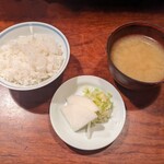 登良屋 - ご飯、お漬物、お味噌汁