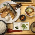 一汁五穀 - 北海あぶり三種盛り定食 1958円 別途〆用のだし付き