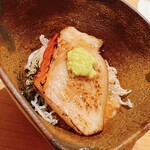 すが弥 - 金目鯛の卵黄ウニソースとオリーブオイル掛け