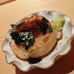 すが弥 - 天然帆立のXO醬乗せ