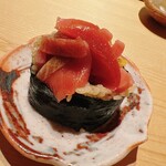 すが弥 - マグロ全部入りの太巻き。端っこをゲット（＾◇＾）