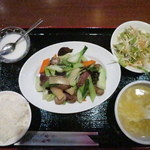 仙桃 - 牛肉野菜炒め定食