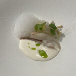 ahill azabu - ランチコース６０００円。シロイカと神の島レモン　信州ムッチリエノキ。良いシロイカを使っています。歯切れも良かったです。