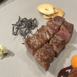 ahill azabu - ランチコース６０００円。メインアップ＋１４００円。サーロインステーキ。オーダー通りの焼き加減で、とーっても美味しくいただきました。