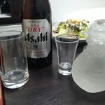 Ni hantei - 瓶ビールと日本酒吉乃川冷や