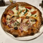 ボッテガ ニック - ピザまじでうまい。耳がうまい。ホタテとオリーブと紫玉ねぎはつまみとして絶妙。マルゲリータビアンカは完璧がすぎる。まじでうまい。