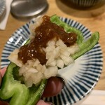 肉汁餃子と190円レモンサワー しんちゃん - ピーマン、自家製肉みそ、鬼おろし