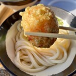 山越うどん - じゃがいも天リフト。