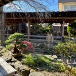 山越うどん - 綺麗な庭園です。