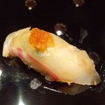 銀座 久兵衛 銀座本店 - 『真鯛のもみじおろしのせ』淡白な鯛にもみじおろしが良く合う～♪(^o^)丿