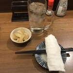 おでん屋 たけし - お通しあんまおいしくなかった(>_<)
おしぼりはtowelで温かくでよかった.