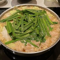 博多もつ鍋 やま中 博多店 - 味噌味のもつ鍋