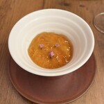a table - 安納芋のムース、コンソメのジュレ、栗の甘露煮。