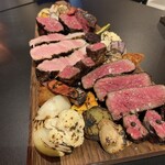 肉とワイン Jinen - 炭火焼き盛り合わせ！ボリュームすごい。